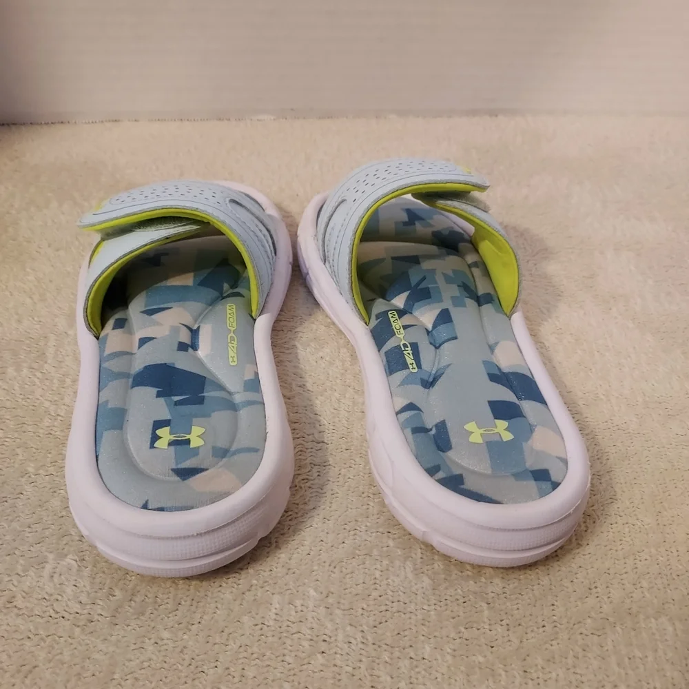 UA Girl's cushioned slides blue/green/white size 2Y